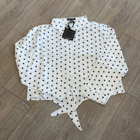 QED London tie front shirt in polka dot - Picture 4 of 4